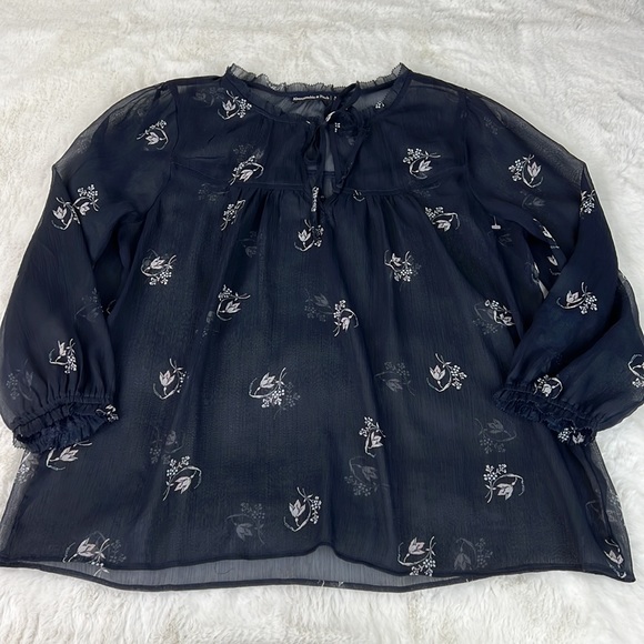 Abercrombie & Fitch Tops - Abercrombie & Fitch Floral V-Neck Tie Long Sleeve Blouse Size Medium